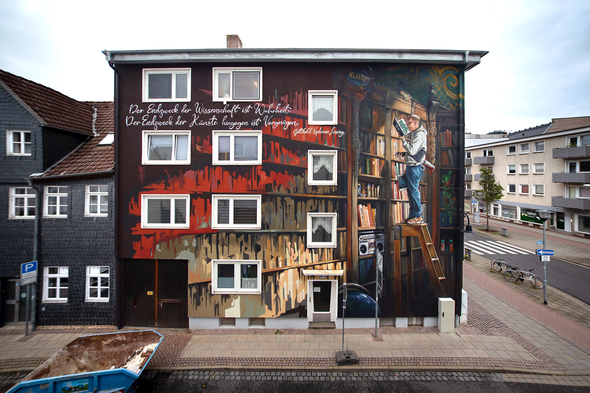 Fassadenkunstwerk "Der Bücherwurm" von BeNeR1 in Wolfenbüttel