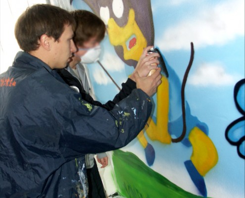 Graffiti Workshop für die Jugendhilfe List - Beim Mut machen und Erklären der Techniken